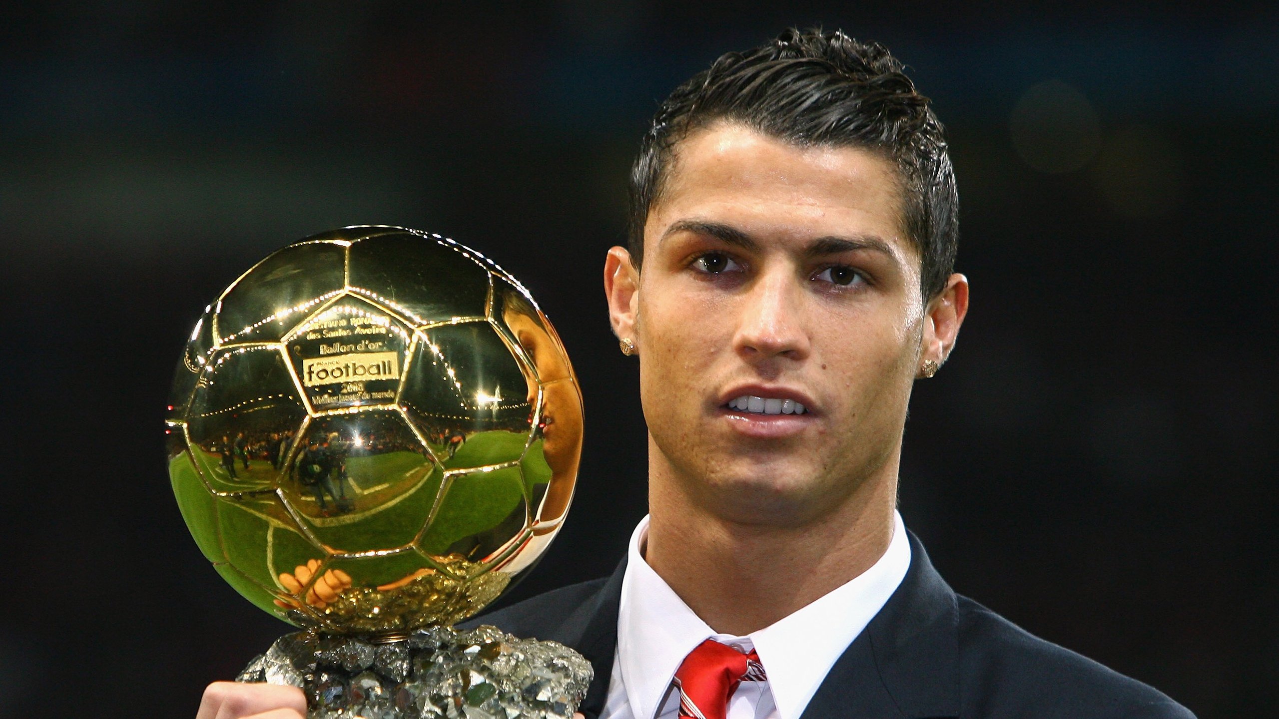 “青训营地引入国际专业教练,提升青少年技战术水平”,国家青训营