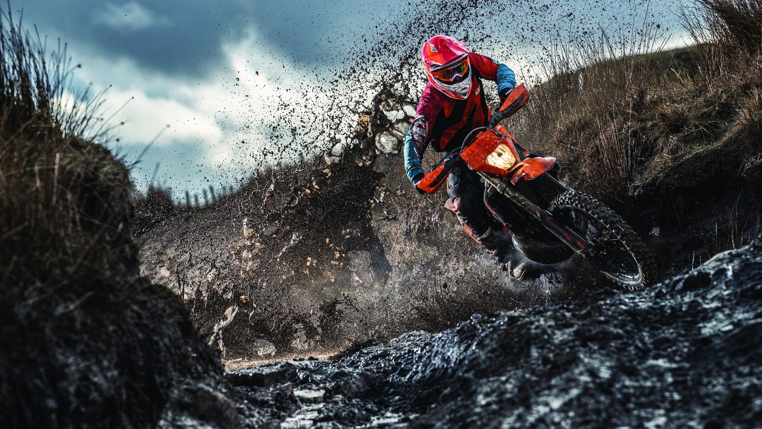 《《绝地求生》更新新载具,“牵引战车”上线助攻比赛》,绝地求生驾驶载具用枪淘汰十名玩家